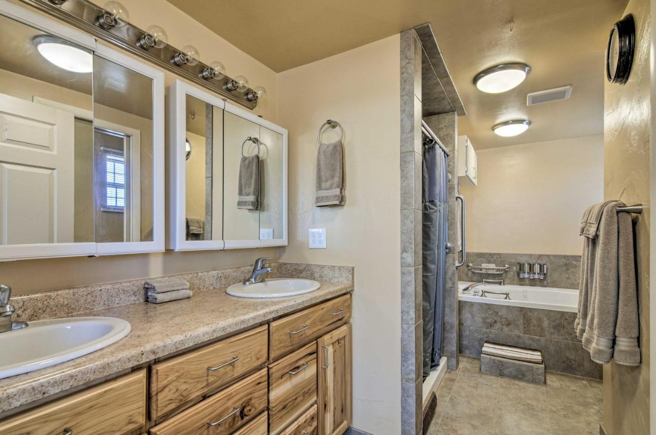 Cozy Home With Canyon Views 2 Mi To Grand Staircase Henrieville Exteriör bild